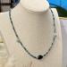Collier Summer bleu posé